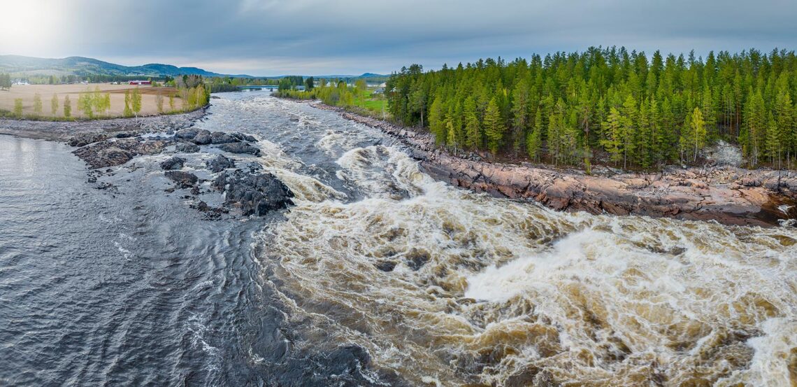 Ved Braskereidfossen i Glomma, Våler, Innlandet.<br>Bildenr 20240510-013-014.