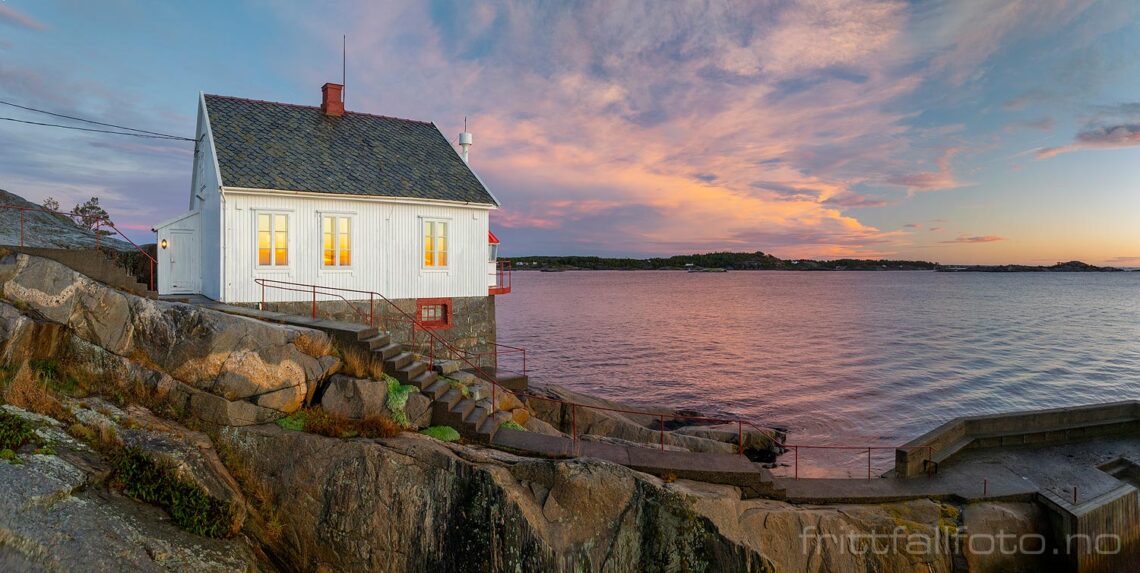 Romjulsmorgen ved Strømtangen fyr, Kragerø, Telemark.<br>Bildenr 20241226-214-215.